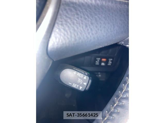 Toyota VOXY 2018-08 8039095-17