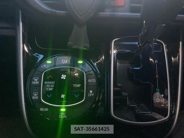 Toyota VOXY 2018-08 8039095-21