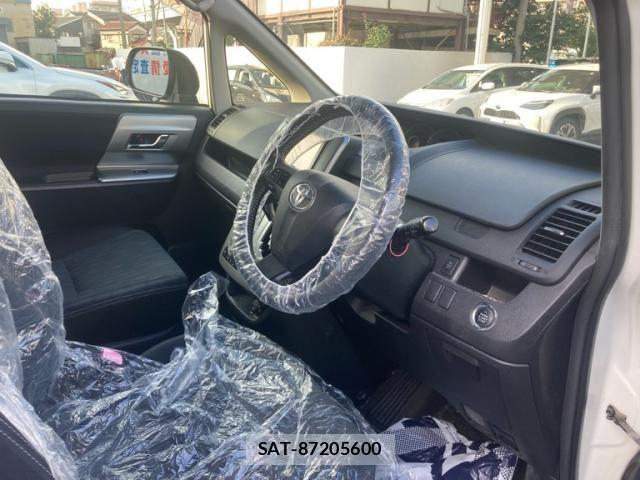 Toyota VOXY 2012-03 8039111-16