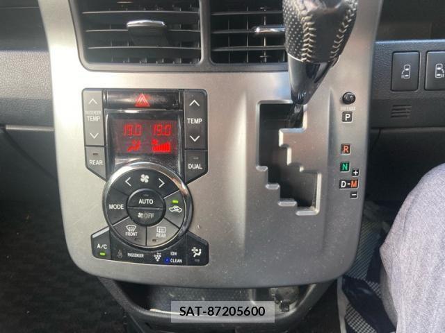 Toyota VOXY 2012-03 8039111-23