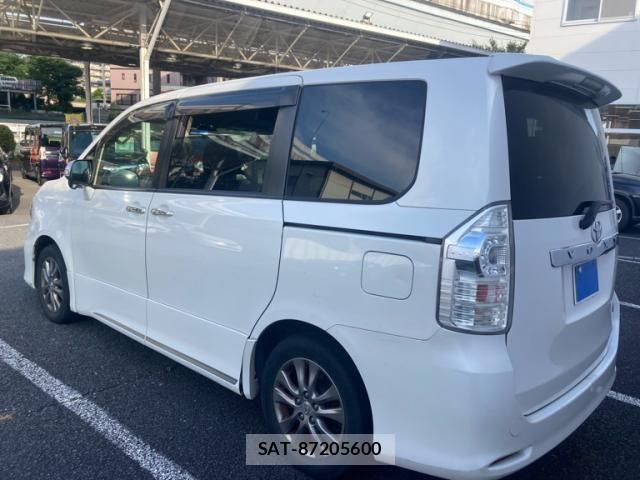 Toyota VOXY 2012-03 8039111-4