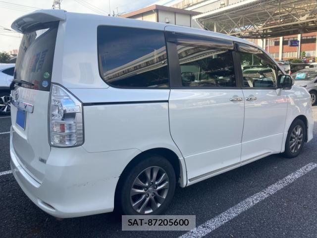 Toyota VOXY 2012-03 8039111-5
