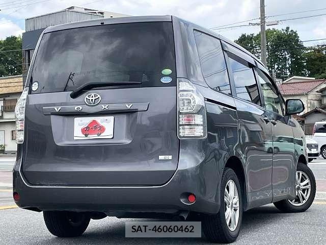 Toyota VOXY 2012-06 8039112-2