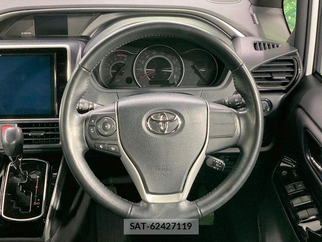 Toyota VOXY 2020-10 8039071-11