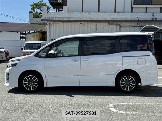 Toyota VOXY 2015-07 8039096-10
