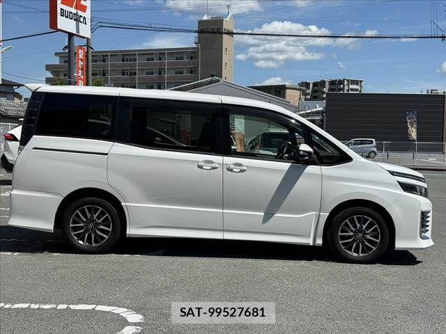 Toyota VOXY 2015-07 8039096-11