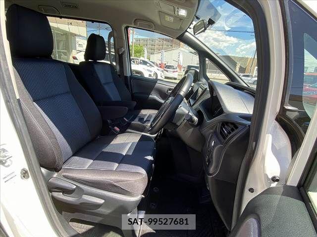 Toyota VOXY 2015-07 8039096-15