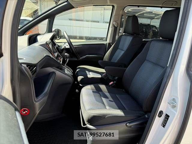 Toyota VOXY 2015-07 8039096-16