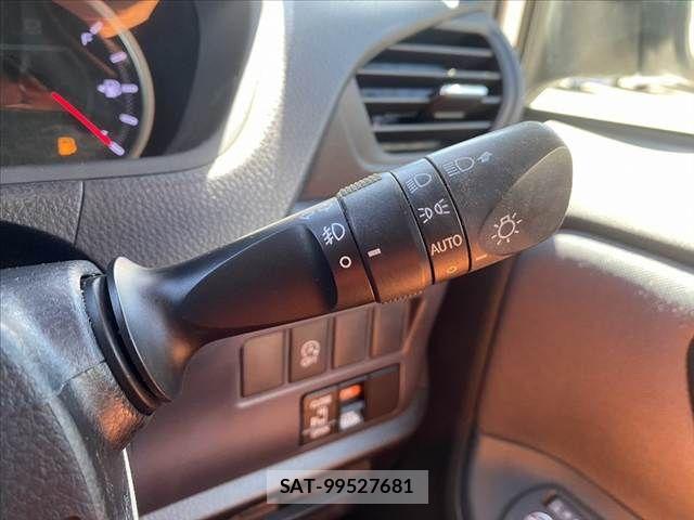 Toyota VOXY 2015-07 8039096-27