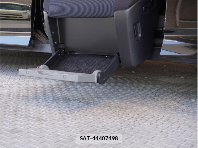 Toyota VOXY 2021-06 8039070-9