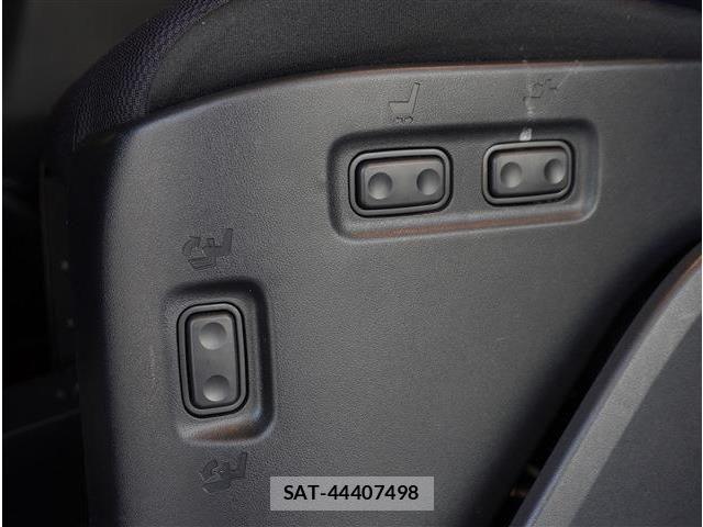 Toyota VOXY 2021-06 8039070-10