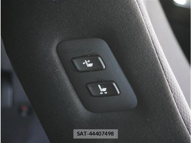 Toyota VOXY 2021-06 8039070-11