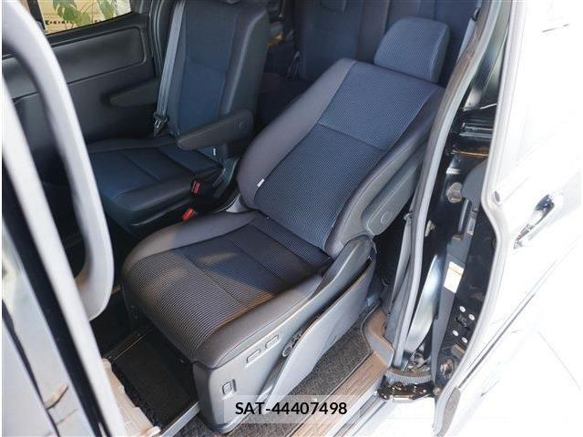 Toyota VOXY 2021-06 8039070-14