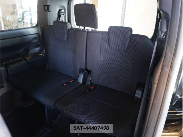 Toyota VOXY 2021-06 8039070-16