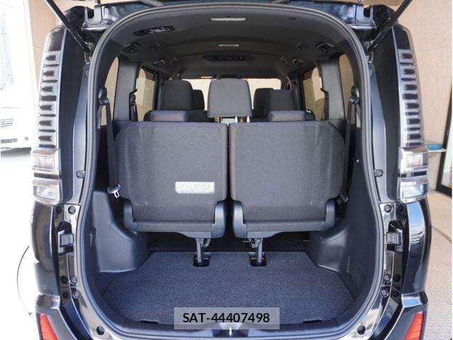 Toyota VOXY 2021-06 8039070-17