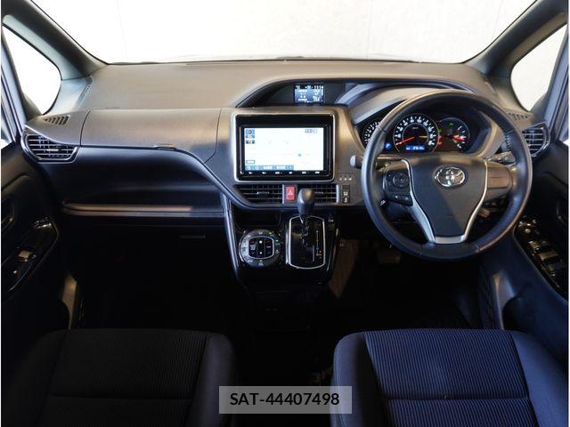 Toyota VOXY 2021-06 8039070-19