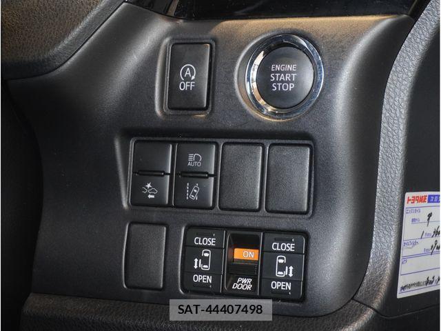 Toyota VOXY 2021-06 8039070-23