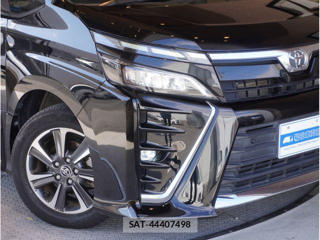 Toyota VOXY 2021-06 8039070-25