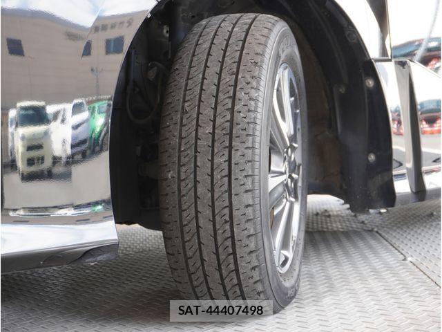 Toyota VOXY 2021-06 8039070-26