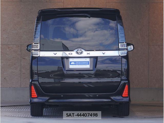 Toyota VOXY 2021-06 8039070-2