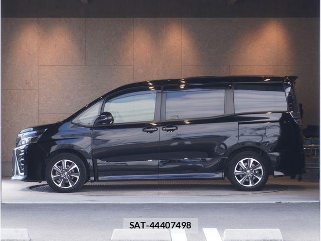 Toyota VOXY 2021-06 8039070-3