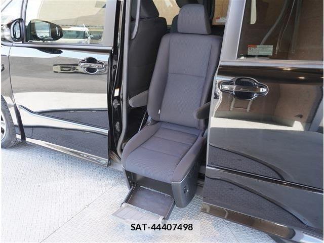 Toyota VOXY 2021-06 8039070-6
