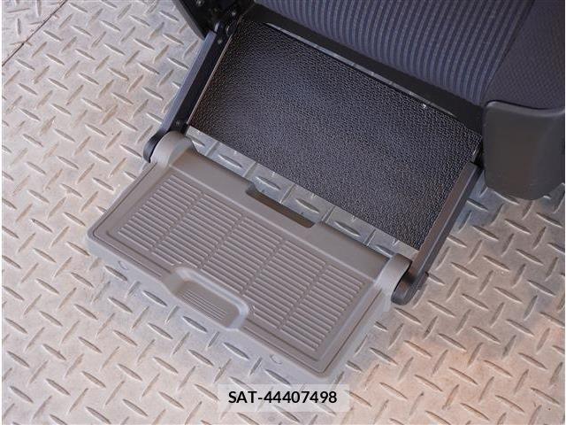 Toyota VOXY 2021-06 8039070-8