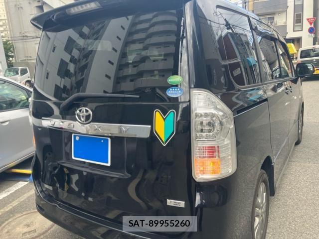 Toyota VOXY 2013-04 8039102-4