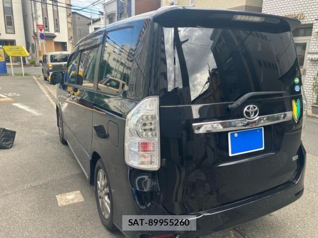 Toyota VOXY 2013-04 8039102-5