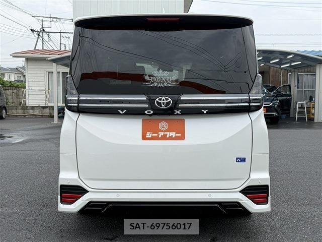 Toyota VOXY 2023-08 8039073-9