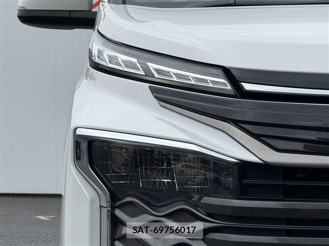 Toyota VOXY 2023-08 8039073-11