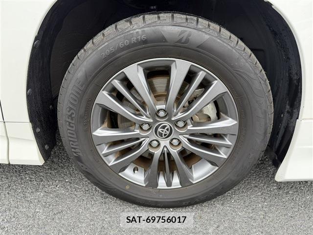 Toyota VOXY 2023-08 8039073-13