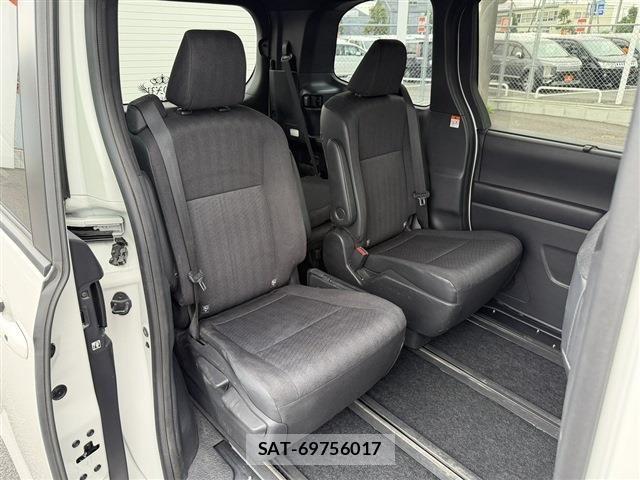Toyota VOXY 2023-08 8039073-15