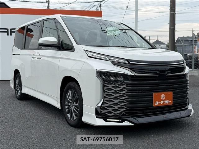 Toyota VOXY 2023-08 8039073-21