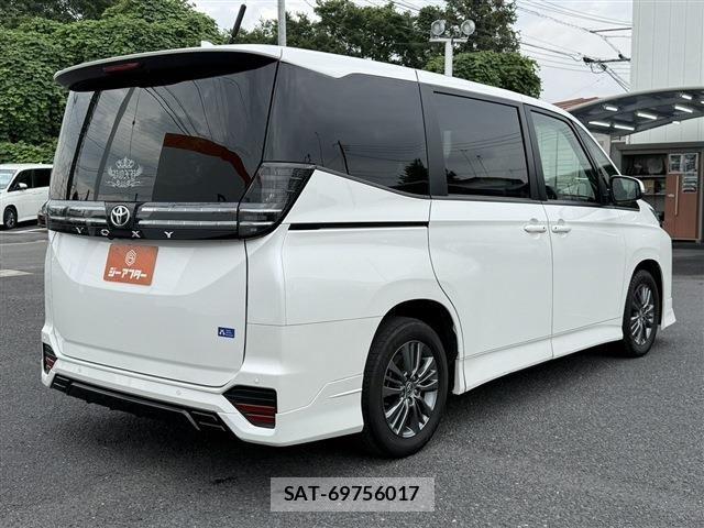 Toyota VOXY 2023-08 8039073-22