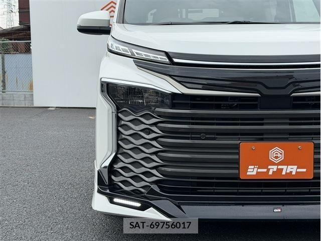 Toyota VOXY 2023-08 8039073-27