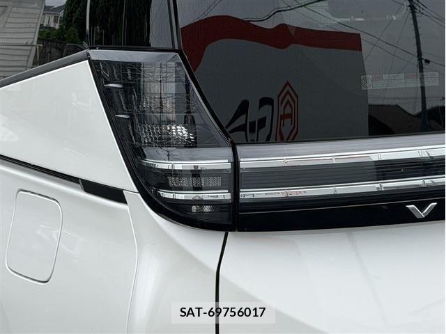 Toyota VOXY 2023-08 8039073-28