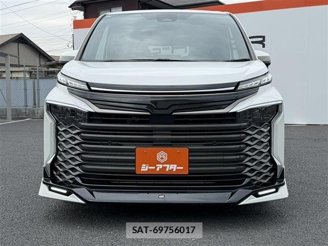 Toyota VOXY 2023-08 8039073-7