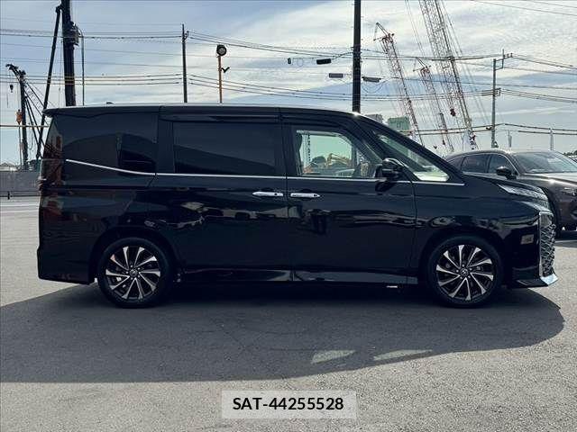 Toyota VOXY 2022-09 8039063-11