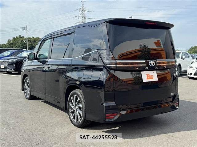 Toyota VOXY 2022-09 8039063-12