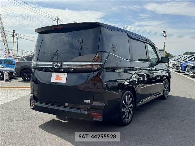 Toyota VOXY 2022-09 8039063-14