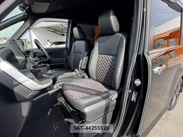 Toyota VOXY 2022-09 8039063-16