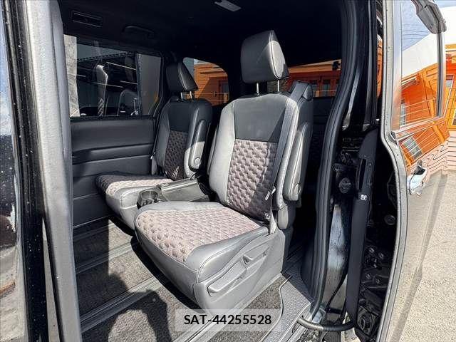 Toyota VOXY 2022-09 8039063-17