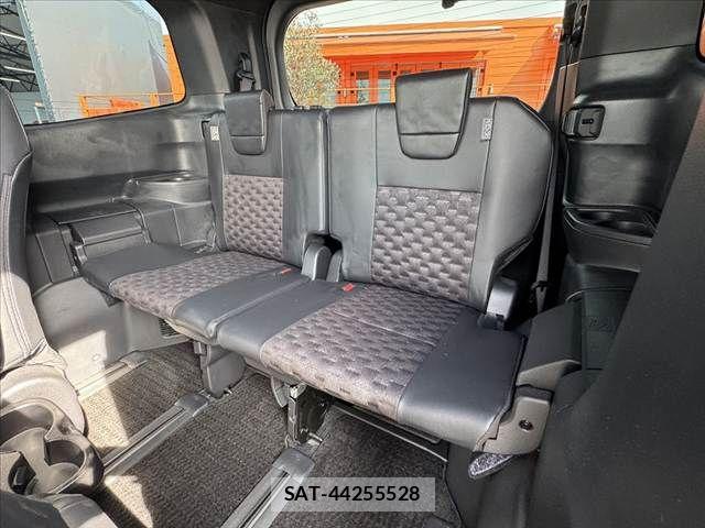 Toyota VOXY 2022-09 8039063-18