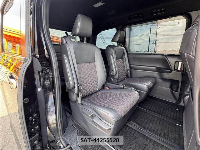 Toyota VOXY 2022-09 8039063-20