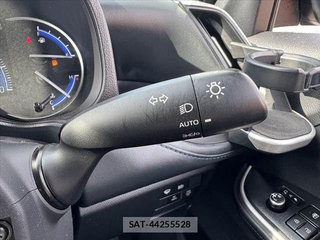 Toyota VOXY 2022-09 8039063-26