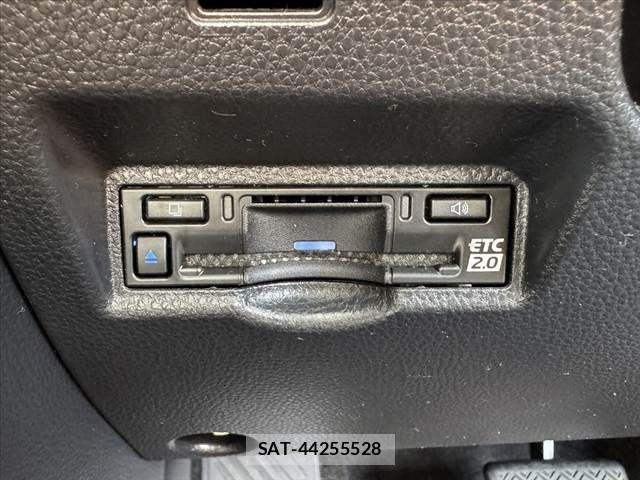 Toyota VOXY 2022-09 8039063-4