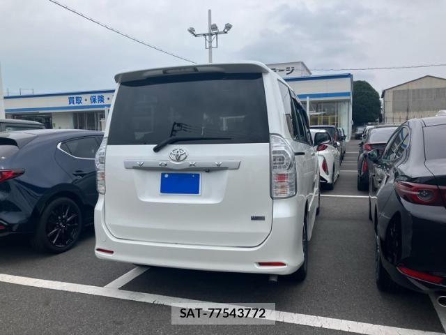 Toyota VOXY 2011-08 8039113-1