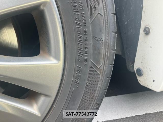 Toyota VOXY 2011-08 8039113-6
