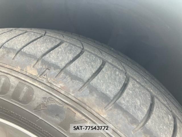 Toyota VOXY 2011-08 8039113-7